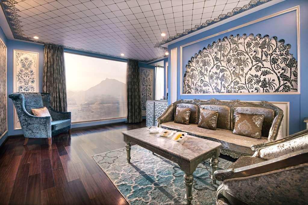 Radisson Blu Udaipur Palace Resort & Spa Habitación foto