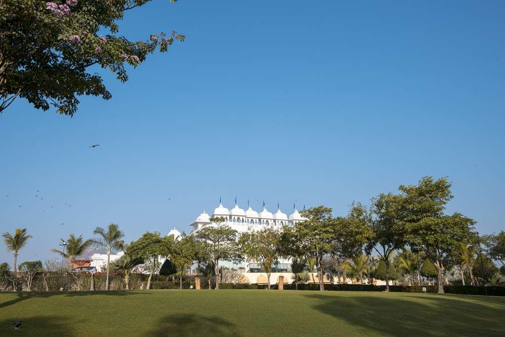 Radisson Blu Udaipur Palace Resort & Spa Exterior foto