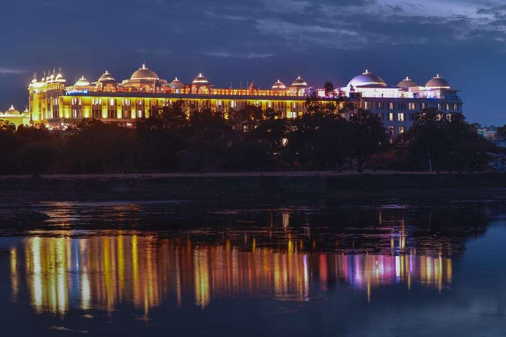 Radisson Blu Udaipur Palace Resort & Spa Exterior foto